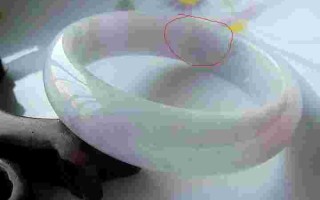 翡翠手镯戴了石纹好吗,翡翠手镯的石纹对佩戴有影响吗