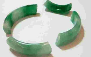 捡的翡翠手镯变形了怎么办视频,捡的翡翠手镯变形了怎么办