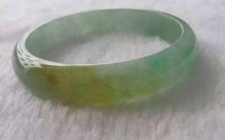 翡翠玉手镯带久了会变色吗的简单介绍