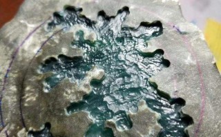 翡翠原石的裂绺怎么处理,翡翠原石的裂绺