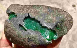 当前翡翠原石价格目前翡翠原石价格