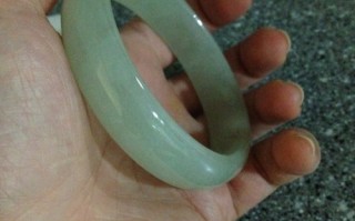 周大福3000左右的玉镯周大福翡翠手镯图片