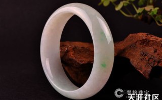 缅甸翡翠金蟾是神灵之物，寓意非凡