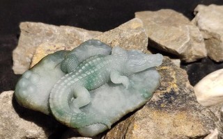 翡翠原石长方体用什么雕刻,翡翠原石怎么雕刻