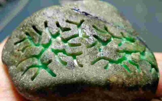 切翡翠原石切翡翠原石切大涨视频