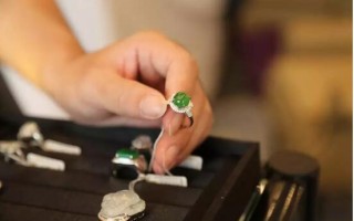 翡翠手镯品鉴,翡翠手镯多少钱