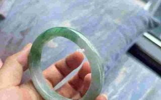 两万的翡翠手镯什么水准二万以内翡翠手镯