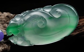 翡翠在手电筒下的图片,鉴别翡翠的强光手电筒