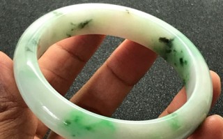关于戴翡翠手镯的禁忌的信息