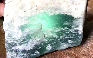 翡翠玻璃种价格玻璃种翡翠现在什么价位