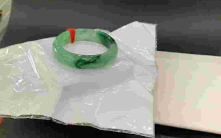 独龙玉高冰飘花手镯多少钱的简单介绍