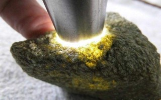 白皮的翡翠原石是哪里的料子,黄白皮翡翠原石属于哪个厂