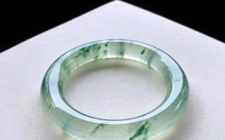 绿翡翠镯子颜色变淡了是什么情况,翡翠手镯变绿是真假