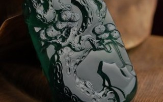 翡翠知识：翡翠雕刻是机雕好还是手工好
