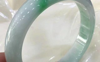 3000翡翠手镯的简单介绍