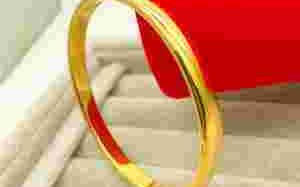 我买了45克实心光面金手镯带了一年刚印看不到了我买了45克实心光面金手镯