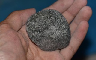 翡翠黄盐沙原石的简单介绍