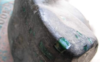 黑皮翡翠原石没有表现黑皮翡翠原石