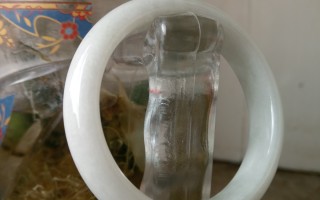 翡翠手镯白色的简单介绍