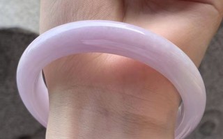 包含细糯种翡翠手镯都是什么样的价格的词条