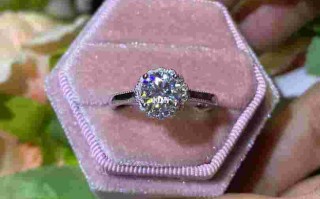 真钻石和莫桑钻哪个更闪真钻石和莫桑钻哪个更闪亮