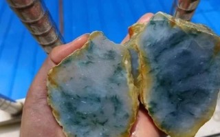 翡翠原石脱皮,翡翠原石脱皮有凹凸坑图片