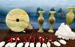 在微信上买半明料翡翠做镯子,天山翡翠手镯料怎么卖