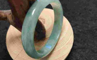 苹果绿翡翠手镯怎么分辨好坏苹果绿翡翠手镯原石价格