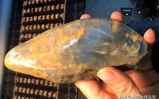 翡翠原石糯种切开图片,翡翠原石白色怎么切开