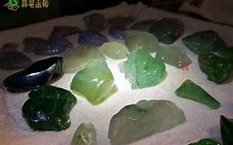 冰糯翡翠原石价格鉴定冰糯翡翠原石价格鉴定表