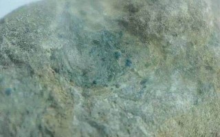 原石里的黑癣会变成墨翠吗,黑癣翡翠原石