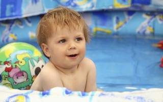 熙雯翡翠手镯,如何选翡翠镯子