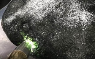 水翻砂水锈皮翡翠原石特征翡翠原石脱沙怎么看