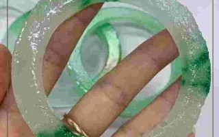 翡翠手镯太紧怎么解决翡翠手镯有点小怎么戴进去啊