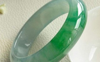 绿底飘绿花翡翠手镯,飘绿扁条翡翠手镯