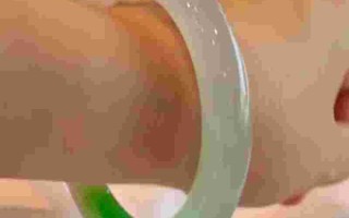 如何辨别翡翠原石手镯的好坏,怎样鉴定翡翠原石的真假最简单的方法