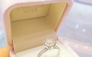 2克拉钻戒5万能买吗,2克拉钻戒5万能买吗值得买吗