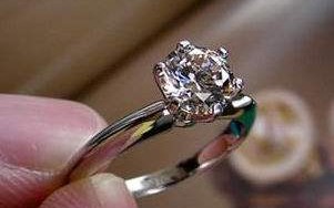 钻石一克拉多少人民币,周大福05克拉钻石价格