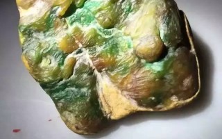 白皮和黄皮翡翠原石哪个好白皮和黄皮翡翠原石
