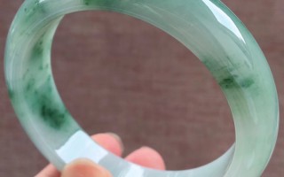 翡翠手镯胶感,翡翠手镯冰种起胶什么意思