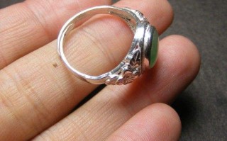 翡翠手镯满冰戴翡翠手镯有什么好处