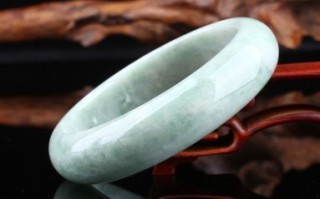 豆种翡翠手镯一般多少钱,豆种翡翠手镯一般多少钱一克