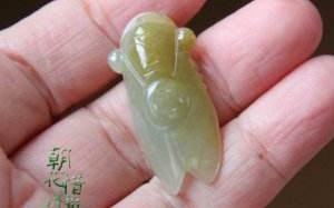 玉蝉值多少钱,黄翡玉蝉翡翠价格