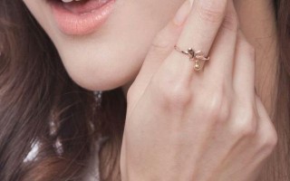 钻石戒指选择18K金材质的好还是铂金材质的好，你怎么看？