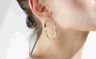 女人戴什么耳环好看一点,女人戴什么耳环好看