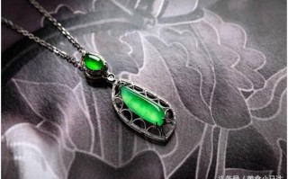 女人戴翡翠吊坠的好处女性佩戴什么翡翠最合适