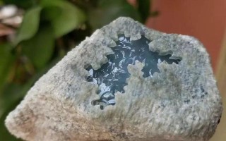 翡翠原石去皮视频手工,翡翠原石带皮雕刻视频