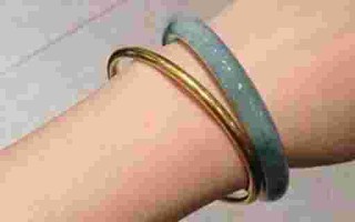 买金手镯保值还是翡翠手镯好,买金手镯保值还是翡翠手镯好一点