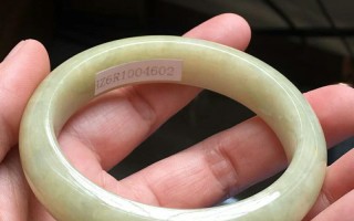 关于糯冰翡翠手镯价格的信息