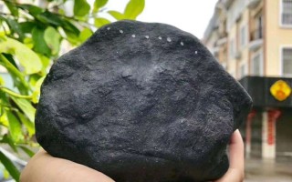 黑皮起油性的翡翠原石翡翠黑油皮原石